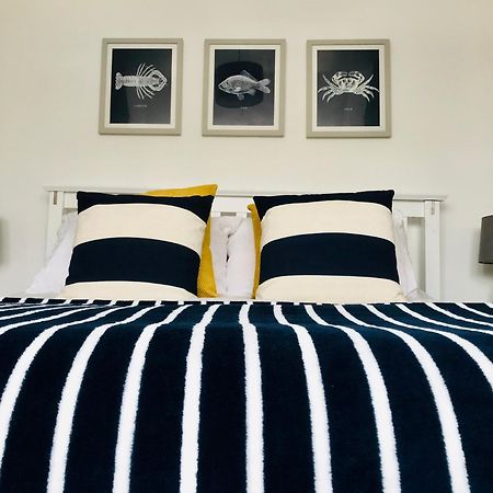 Nancie'S Place - Dartmouth Town Center With Private Parking - A Traditional Georgian Private Duplex Apartment - Beautifully Refurbished - Two Bedrooms, Bathroom, Kitchen And Lounge Diner Exteriör bild