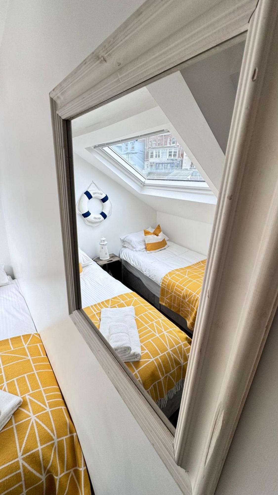 Nancie'S Place - Dartmouth Town Center With Private Parking - A Traditional Georgian Private Duplex Apartment - Beautifully Refurbished - Two Bedrooms, Bathroom, Kitchen And Lounge Diner Exteriör bild