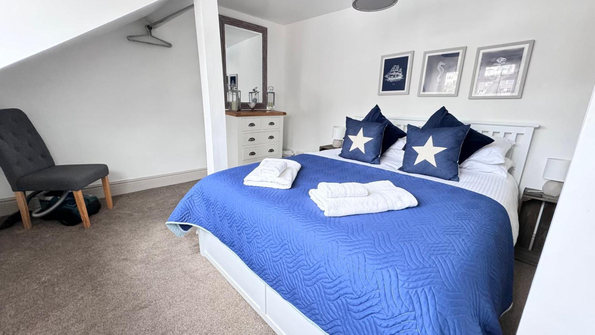 Nancie'S Place - Dartmouth Town Center With Private Parking - A Traditional Georgian Private Duplex Apartment - Beautifully Refurbished - Two Bedrooms, Bathroom, Kitchen And Lounge Diner Exteriör bild