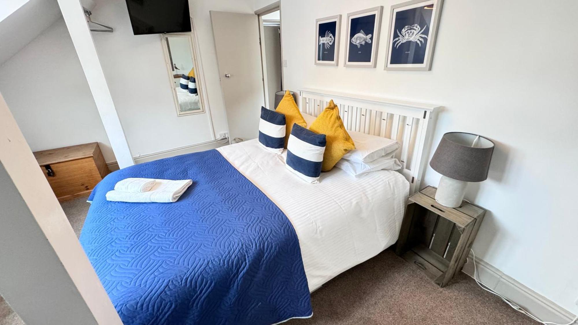 Nancie'S Place - Dartmouth Town Center With Private Parking - A Traditional Georgian Private Duplex Apartment - Beautifully Refurbished - Two Bedrooms, Bathroom, Kitchen And Lounge Diner Exteriör bild