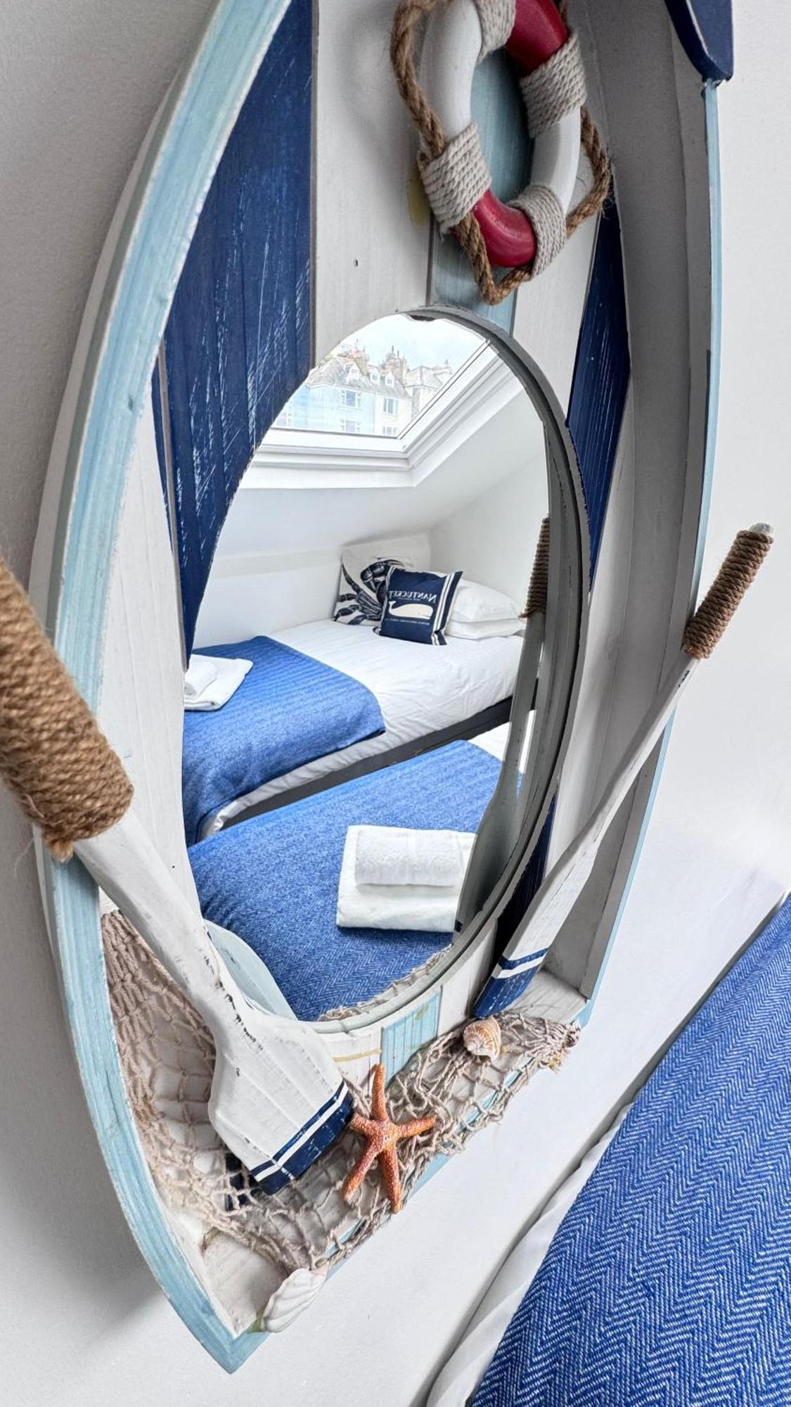 Nancie'S Place - Dartmouth Town Center With Private Parking - A Traditional Georgian Private Duplex Apartment - Beautifully Refurbished - Two Bedrooms, Bathroom, Kitchen And Lounge Diner Exteriör bild