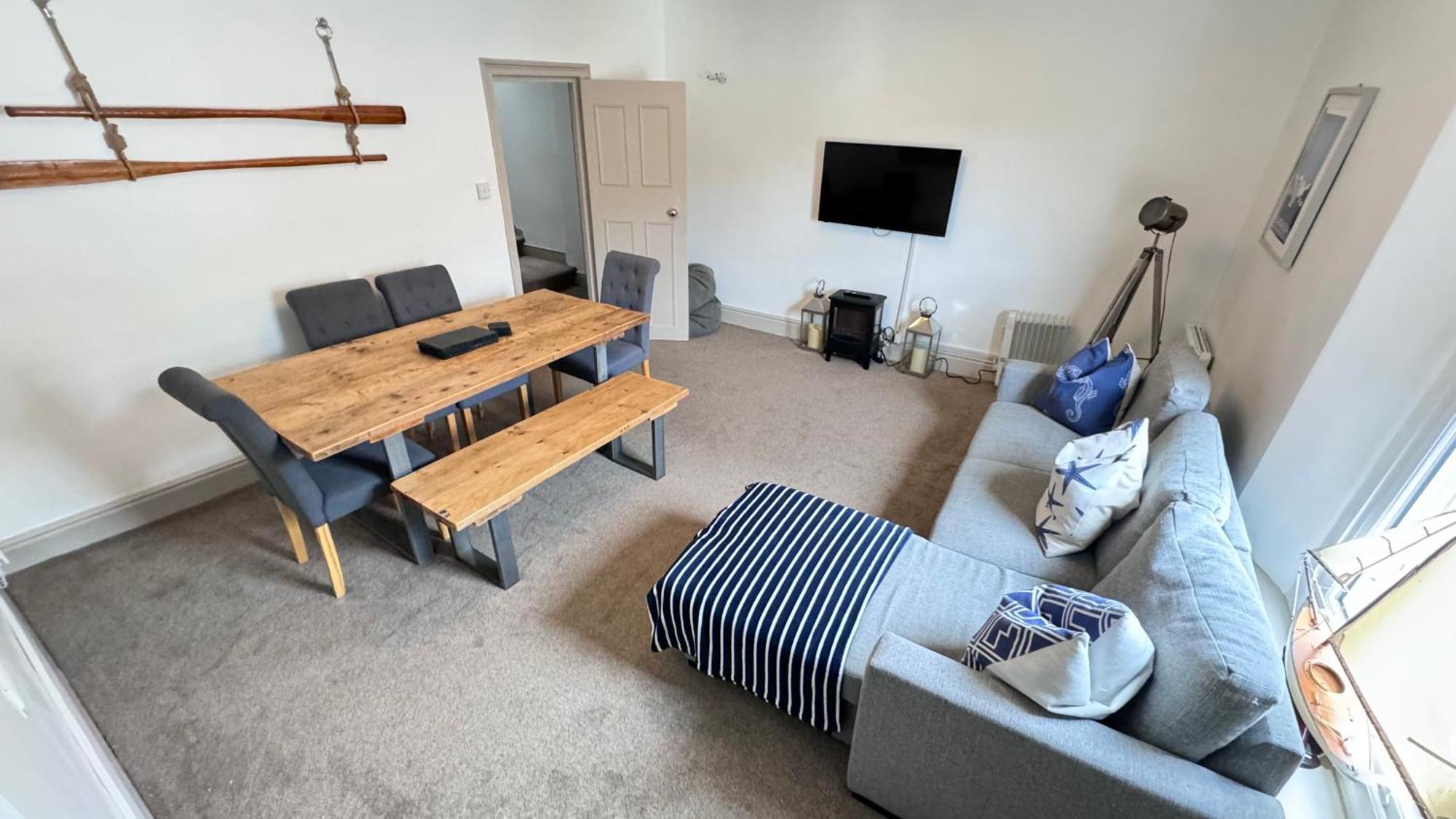 Nancie'S Place - Dartmouth Town Center With Private Parking - A Traditional Georgian Private Duplex Apartment - Beautifully Refurbished - Two Bedrooms, Bathroom, Kitchen And Lounge Diner Exteriör bild