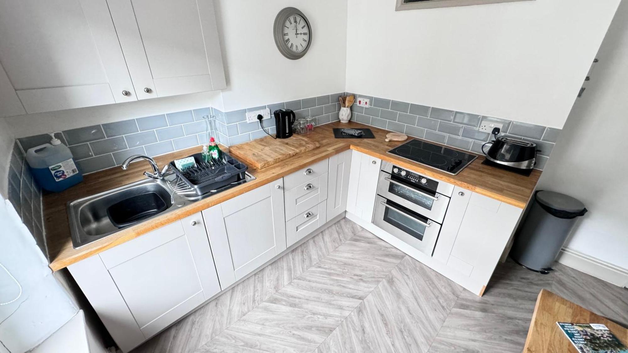 Nancie'S Place - Dartmouth Town Center With Private Parking - A Traditional Georgian Private Duplex Apartment - Beautifully Refurbished - Two Bedrooms, Bathroom, Kitchen And Lounge Diner Exteriör bild