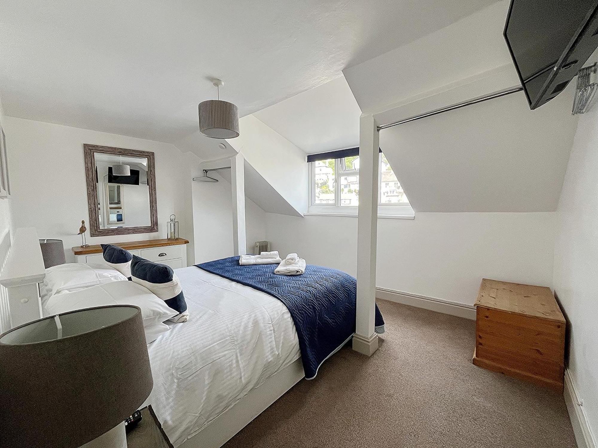 Nancie'S Place - Dartmouth Town Center With Private Parking - A Traditional Georgian Private Duplex Apartment - Beautifully Refurbished - Two Bedrooms, Bathroom, Kitchen And Lounge Diner Exteriör bild