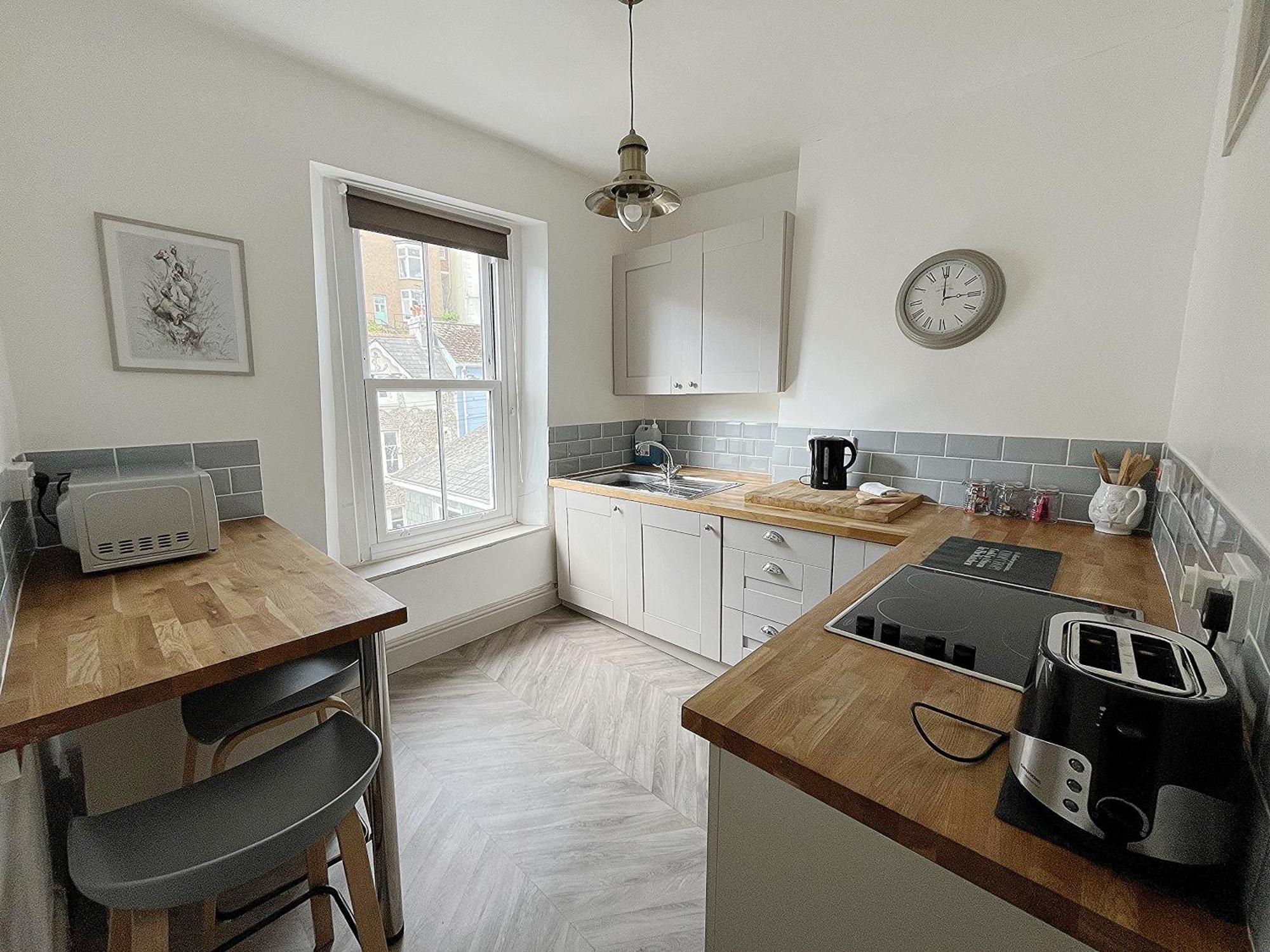 Nancie'S Place - Dartmouth Town Center With Private Parking - A Traditional Georgian Private Duplex Apartment - Beautifully Refurbished - Two Bedrooms, Bathroom, Kitchen And Lounge Diner Exteriör bild