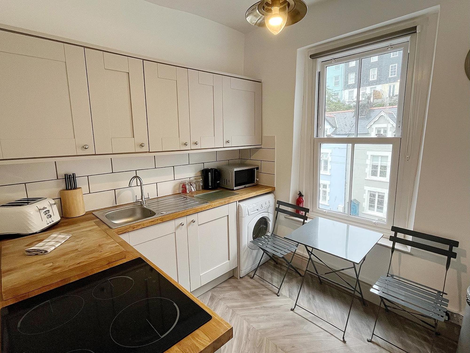 Nancie'S Place - Dartmouth Town Center With Private Parking - A Traditional Georgian Private Duplex Apartment - Beautifully Refurbished - Two Bedrooms, Bathroom, Kitchen And Lounge Diner Exteriör bild