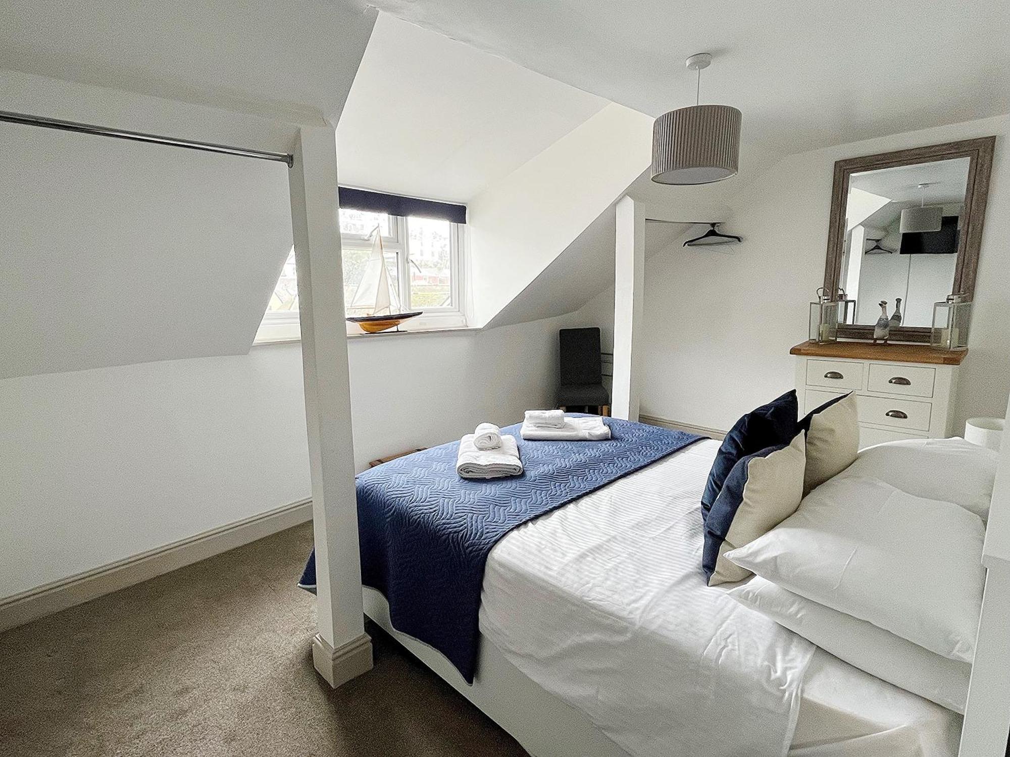 Nancie'S Place - Dartmouth Town Center With Private Parking - A Traditional Georgian Private Duplex Apartment - Beautifully Refurbished - Two Bedrooms, Bathroom, Kitchen And Lounge Diner Exteriör bild