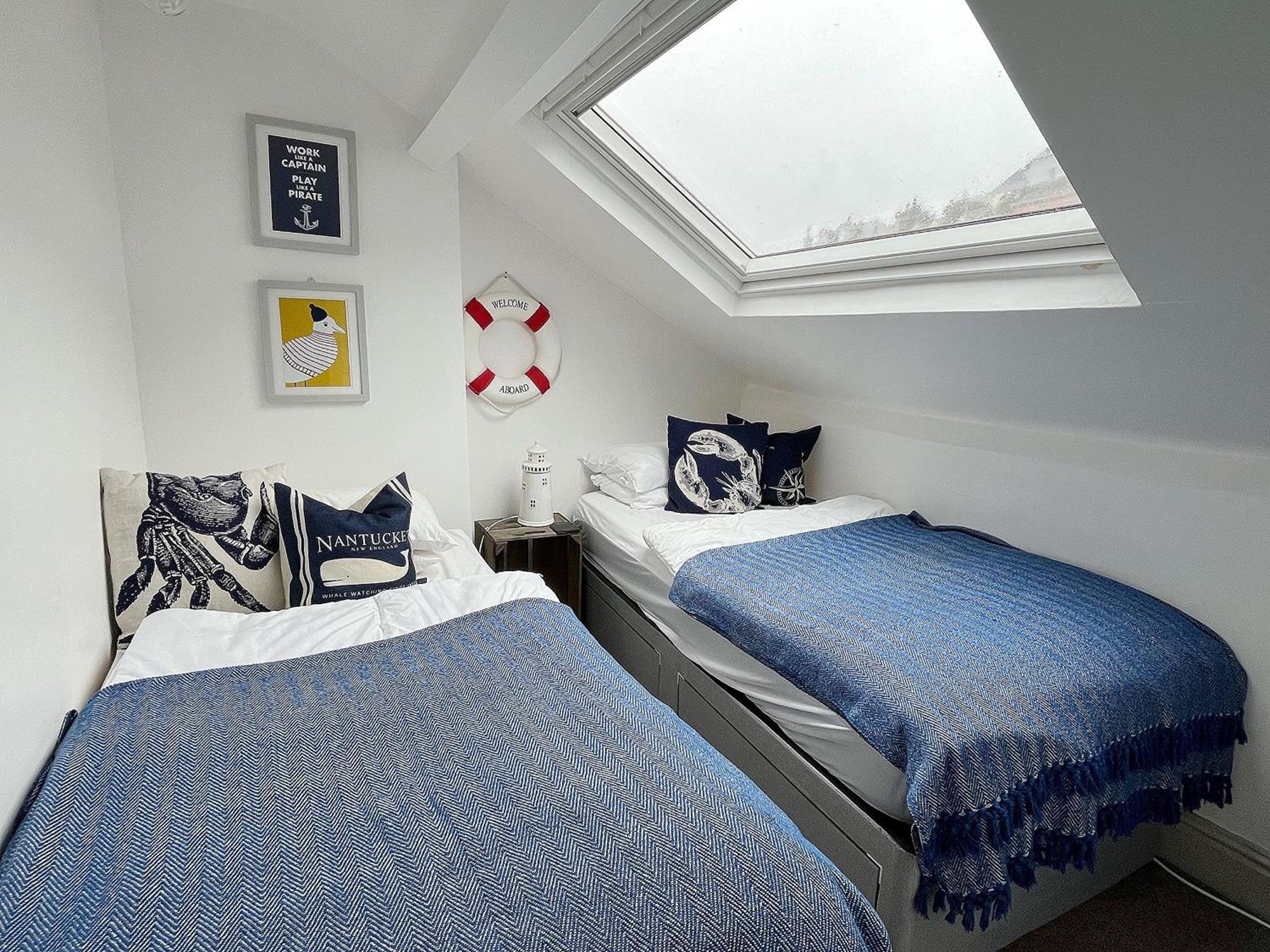 Nancie'S Place - Dartmouth Town Center With Private Parking - A Traditional Georgian Private Duplex Apartment - Beautifully Refurbished - Two Bedrooms, Bathroom, Kitchen And Lounge Diner Exteriör bild