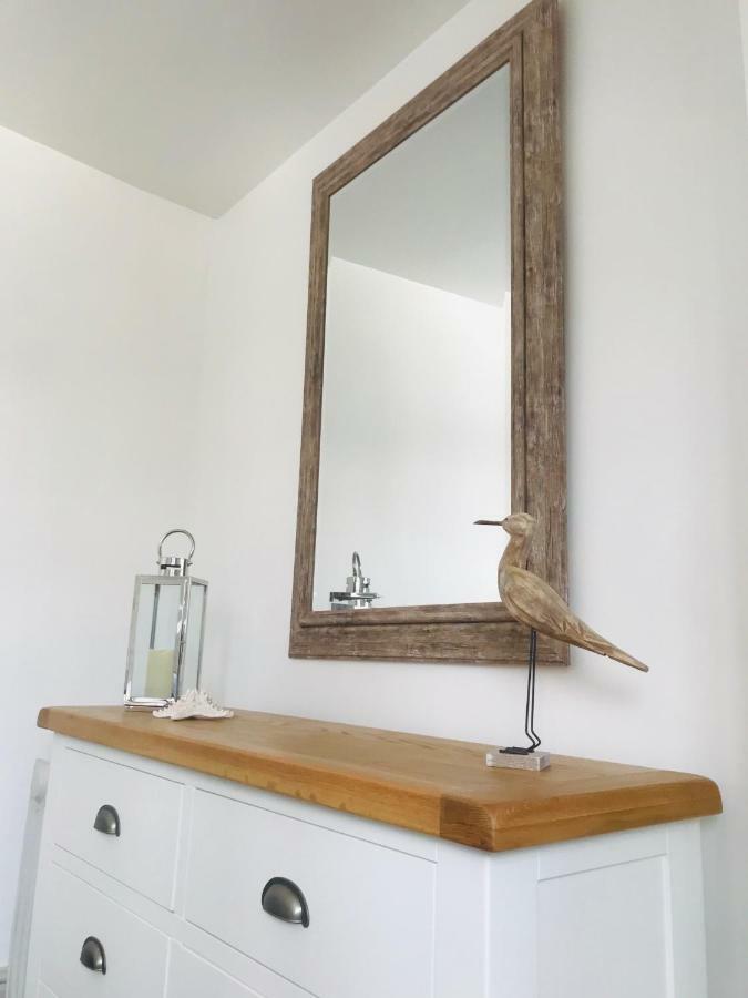 Nancie'S Place - Dartmouth Town Center With Private Parking - A Traditional Georgian Private Duplex Apartment - Beautifully Refurbished - Two Bedrooms, Bathroom, Kitchen And Lounge Diner Exteriör bild